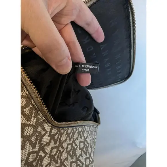 DKNY Bradee Signature Backpack Bag Flap Closure Logo Pattern Beige Original - Picture 9 of 9